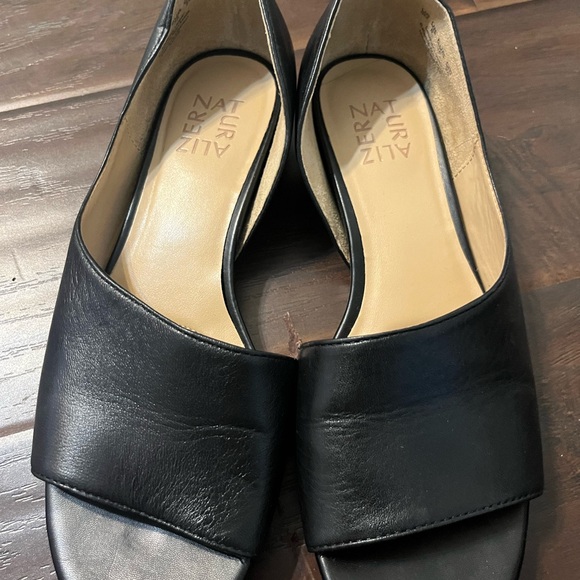 Black leather open toed flats - Picture 3 of 3